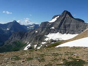 The Sexton Glacier on the eastern flanks of Matahpi Peak