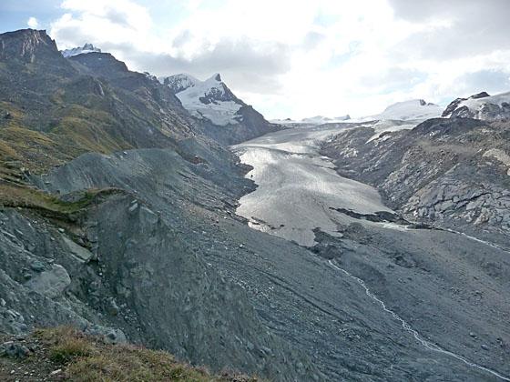 View of the Findel glacier from the top of the moraine