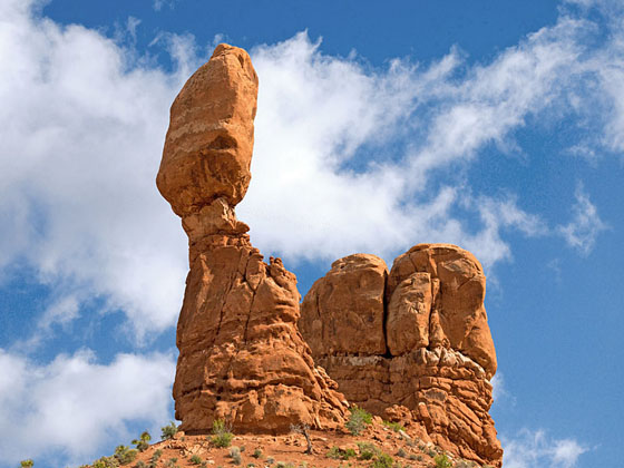 Balanced Rock hiking trail in Arches National Park near Moab, Utah